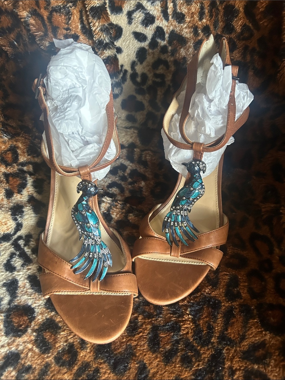 Vero Cuoio Tan Leather T-Strap Heels with Teal Parrot Accent